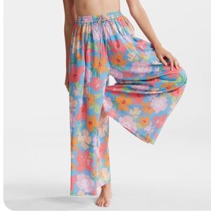 Billabong back in 5 wideleg beach pant! Size M 🧡💙